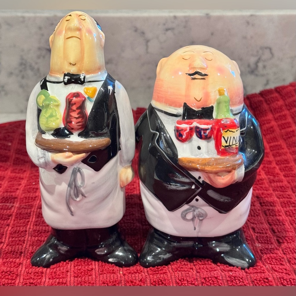 Never used “Dinner is Served” Butler Salt & Pepper Shakers Collectible Kitchen